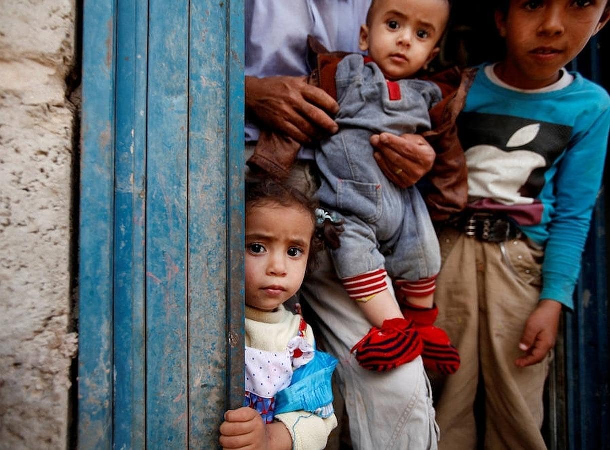 Más niños esperan por la vacuna de la polio en la capital de Yemen, Saná